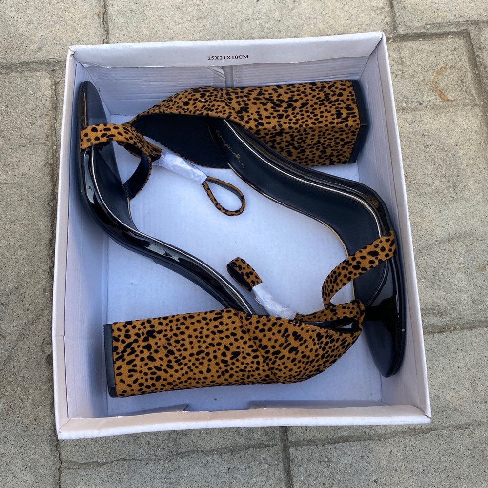 Qupid animal print one strap sandals NWT qupid 9 - Picture 7 of 7